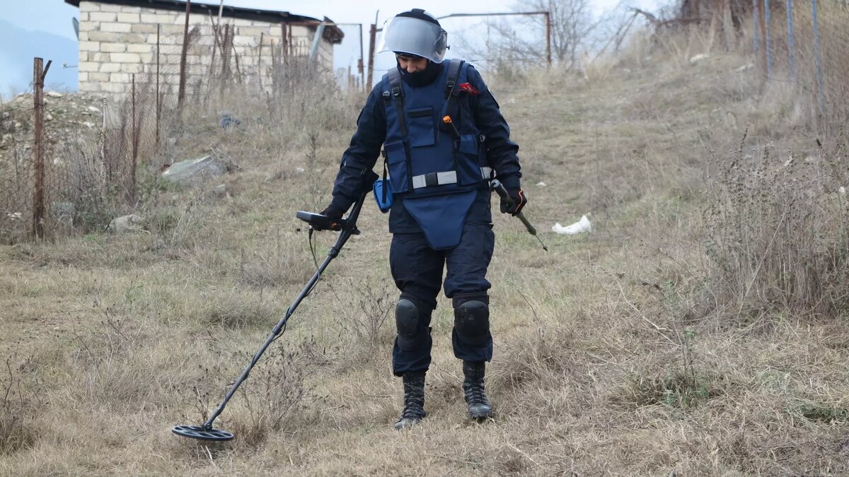     Сегодня у берегов Таганрогского залива военные займутся обезвреживанием опасных боеприпасов, сообщил губернатор Ростовской области Василий Голубев.