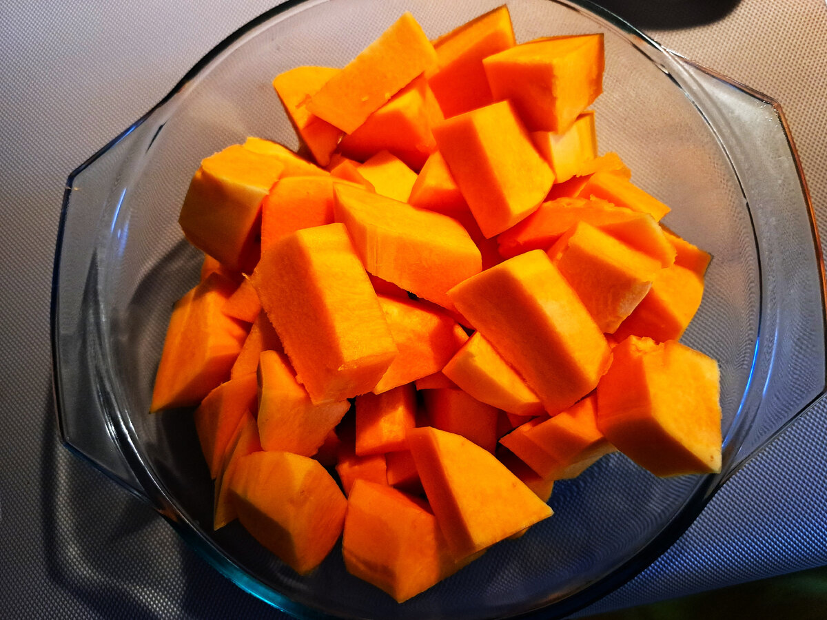 Тыквы кладу много и крупными кусочками. Фото автора
