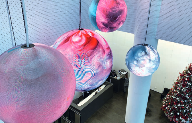 Здание «Актион». Холл. Шары-биомы