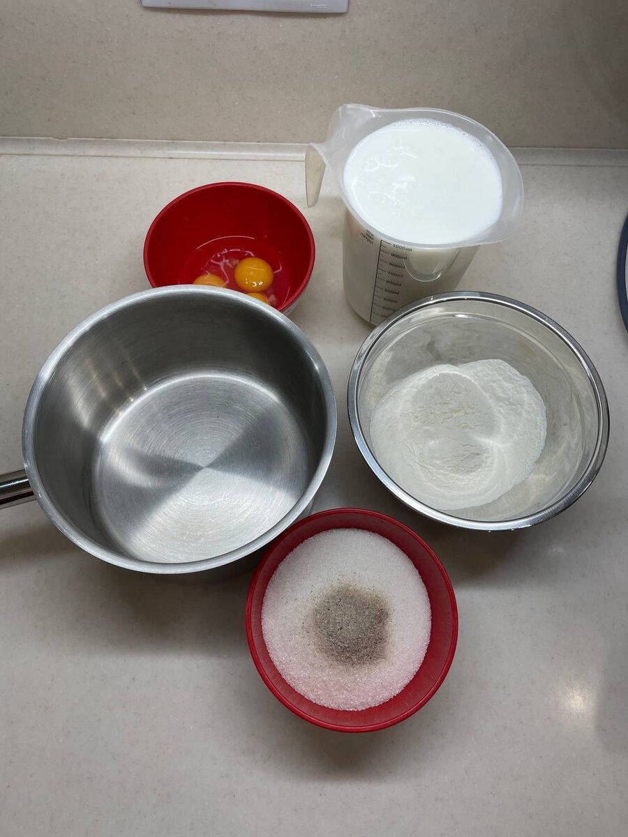 Ингредиенты для заварного крема. 