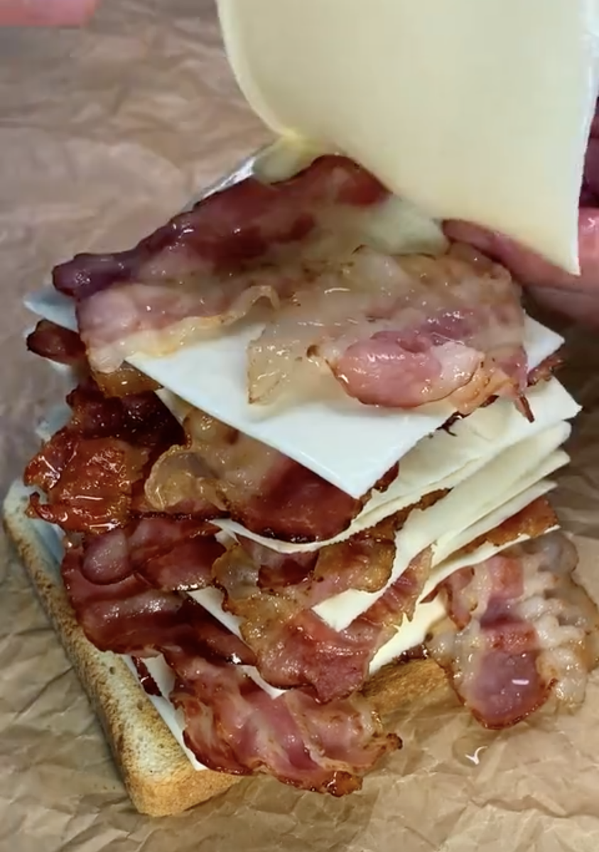 Многим стоит задуматься о. Красивые мысли. Осознание арт. На каждое действие есть противодействие в жизни. Человек в размышлениях.