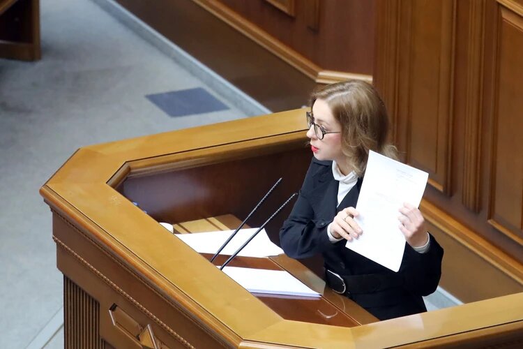 Инна Совсун заявила, что обязанность защищать государство прописана в конституции для всех граждан, а не только для мужчин, а потому необходимо в ВСУ мобилизовать женщин. 
Фото: GLOBAL LOOK PRESS