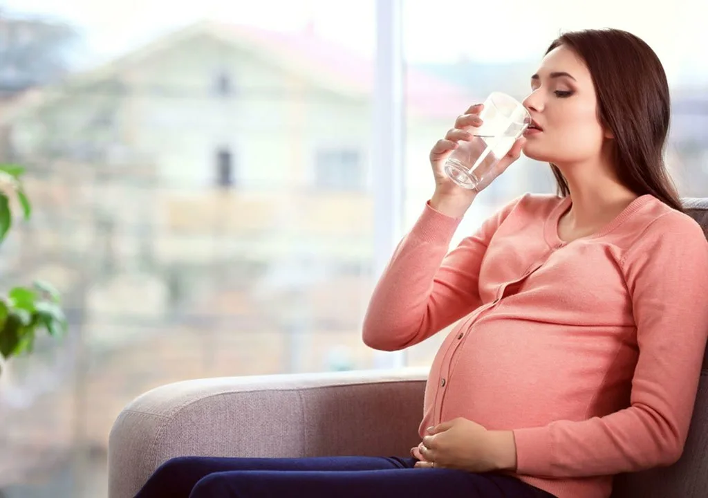 Сколько нужно пить беременной. Беременные женщины. Питье беременных.