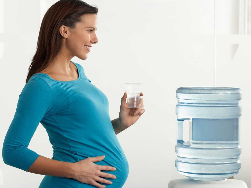 Пить после беременной. Питье беременных. Воды беременность.