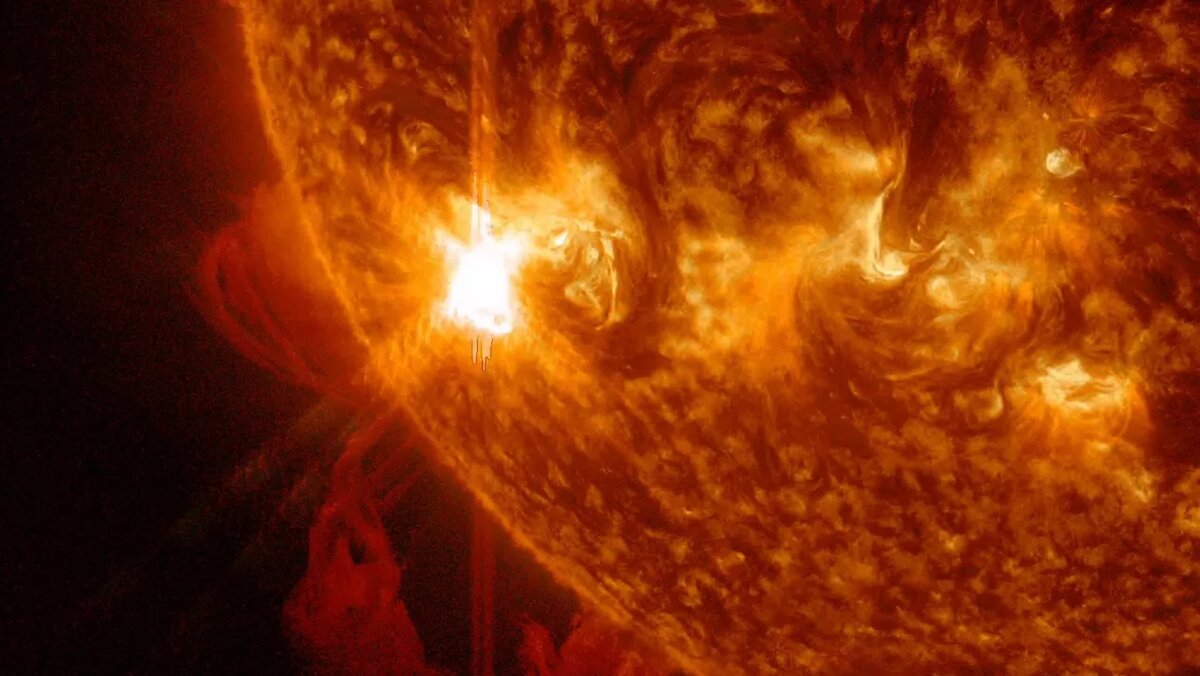 Геомагнитная буря. Вспышки на солнце и магнитные бури в январе 2024 года. Черное солнце космос. Сегодня на солнце зафиксировали вспышку. Солнечная магнитная буря 2024