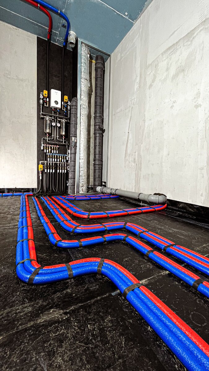 Мы плотно закрепляем трубы