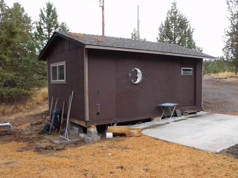 Щитовой сарай на легкой фундаментной конструкции