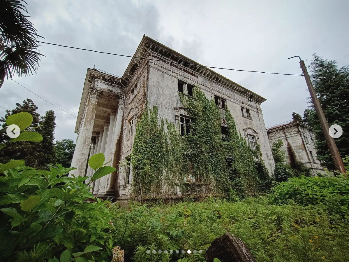 Дворец в Дагве теперь выглядит примерно вот так