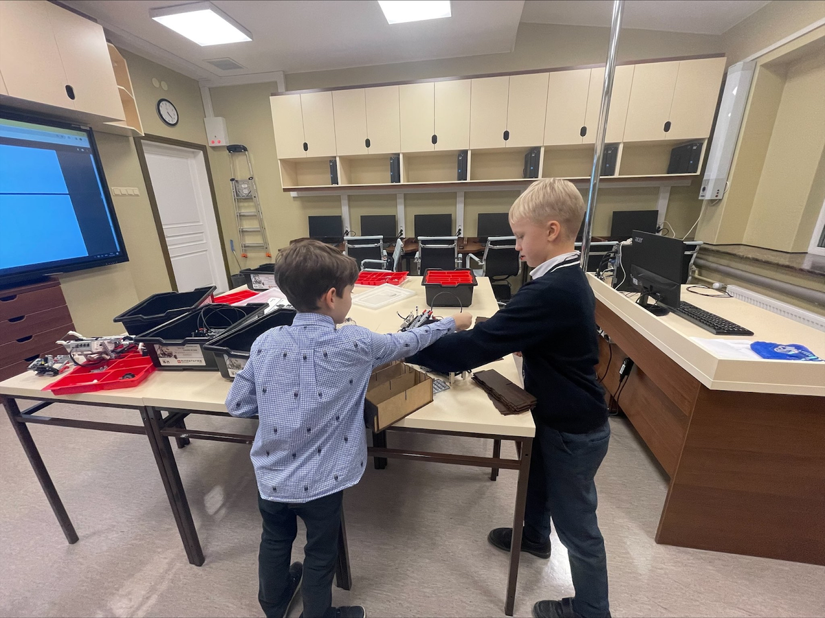 дети изобретатели. самый первый робот в мире. джордж девол шулер. юный изобретатель. проектировщик домашних роботов.