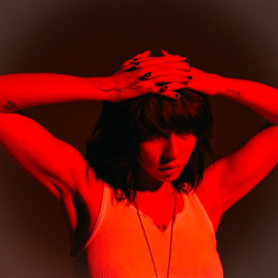 ногти военный камуфляж. солдат и девушка дембель. жду парня с армии. маникюр с пирсингом на ногте. ногти с надписями.