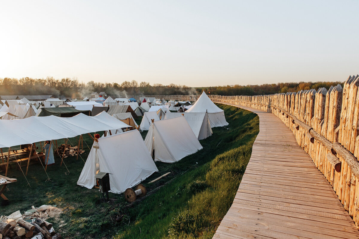 Из твоих уст звучит. Открой уста и я наполню. Нежная душа. Весна любовь. Да не отходит сия книга от уст твоих дабы поучайся в ней день и ночь.