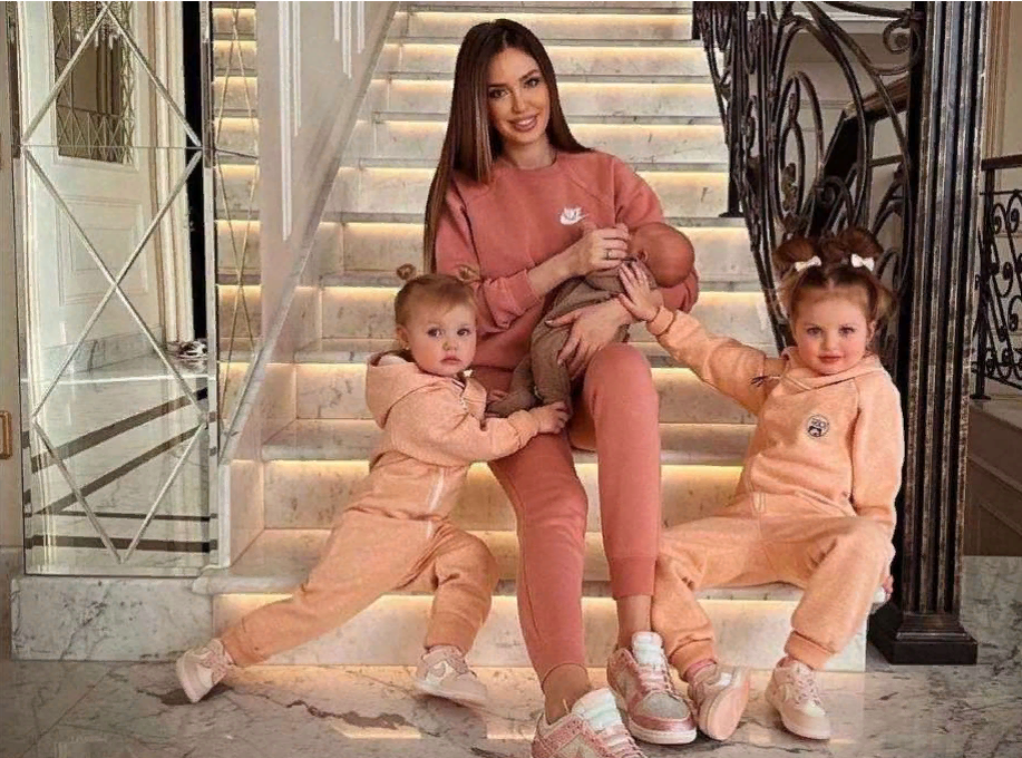 Беременная симка в симс 4. Симс 4 гинекологическое кресло. Sims 4 роды. Мод роды. Симс 4 мод баня.