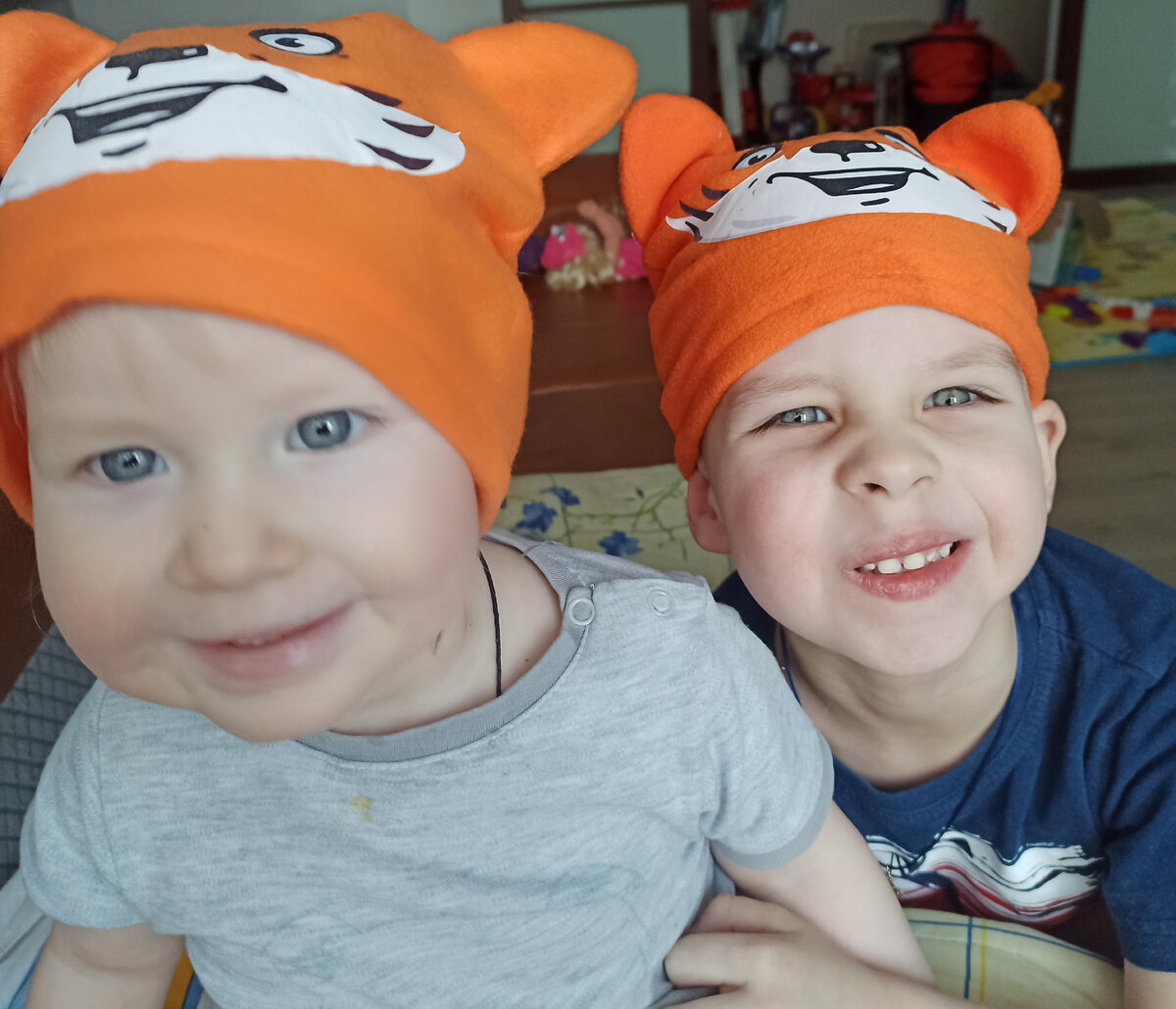 Мои тигрята)) Я их очень люблю и всегда буду на их стороне при любых обстоятельствах. Но это не значит, что я не могу уставать от своих детей, от их истерик и каприз. Могу! Могу злиться и ругаться, потому что я живой человек. 