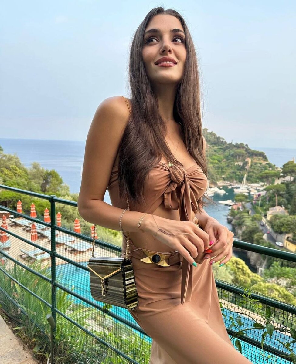 ханде эрчел новости на сегодня. ханде эрчел. турецкая актриса ханде эрчел. ханде эрчел 2020. июнь 2022 ханде эрчел.