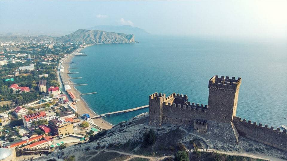 https://города-крыма.рф/filo/feodos01.jpeg