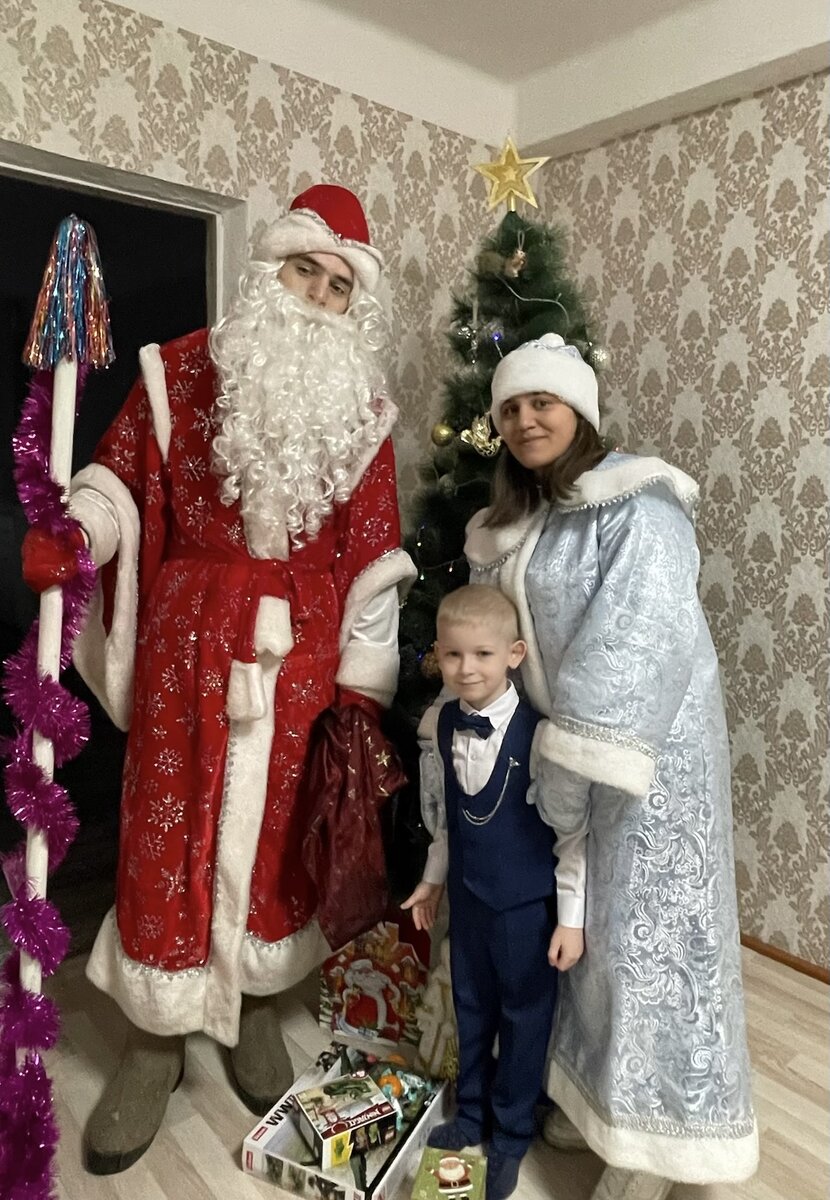 Дед Мороз и Снегурочка пришли поздравить с Новым годом!