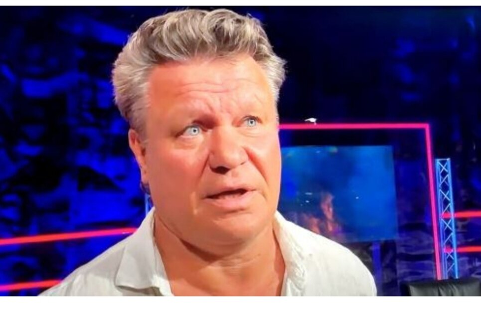 Чемпион турнира UFC Олег Тактаров оценил перспективы блогера Дани Милохина в единоборствахОжидается, что в феврале Милохин проведет свой первый боксерский бой в Дубае. Его соперником выступит индийский блогер Аджмал Хан.«Даня Милохин в боксе? Вы прикалываетесь? Я честно до конца не знаю и не понял, кто это, а кому-то, видимо, нехрен делать, чтобы комментировать это.Пускай что хочет, то и делает. Зачем это обсуждать? Он блогер или какой-то рэпер-шмепер. Хочет заниматься спортом — пускай занимается. Правда бокс не тот вид, который приносит здоровье, ха-ха! Захотелось Милохину попробовать все вещи на своей шкуре — пусть пробует. Совет, счастье и любовь ему в этих начинаниях!» — сказал Тактаров в беседе с корреспондентом Sport24 Владиславом Шапиро. 