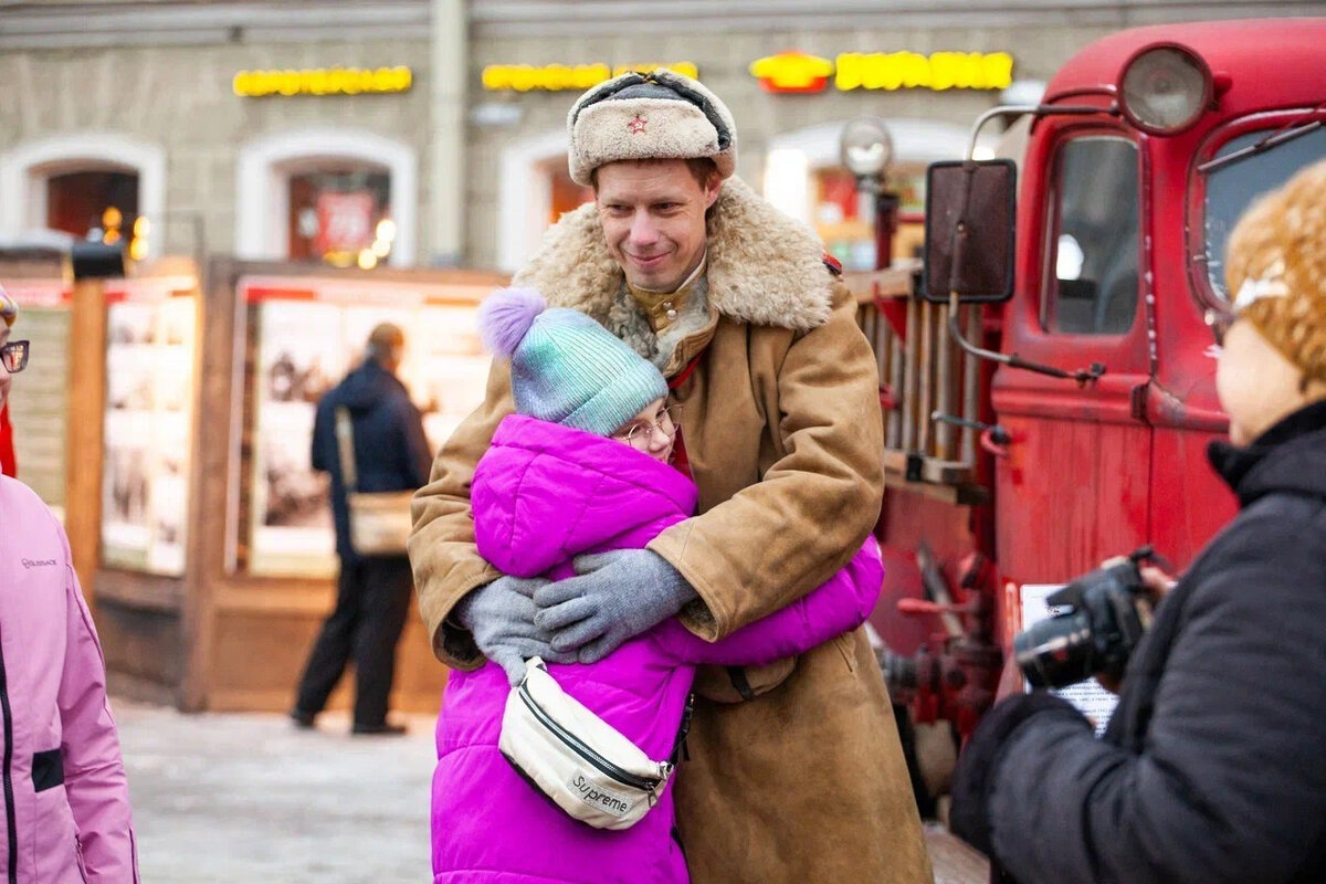 манежная площадь санкт-петербург. новогодняя ярмарка на манежной площади. новогодняя ярмарка на манежной площади 2022. рождественская ярмарка в спб 2022 на манежной площади. манежная площадь санкт-петербург ярмарка.