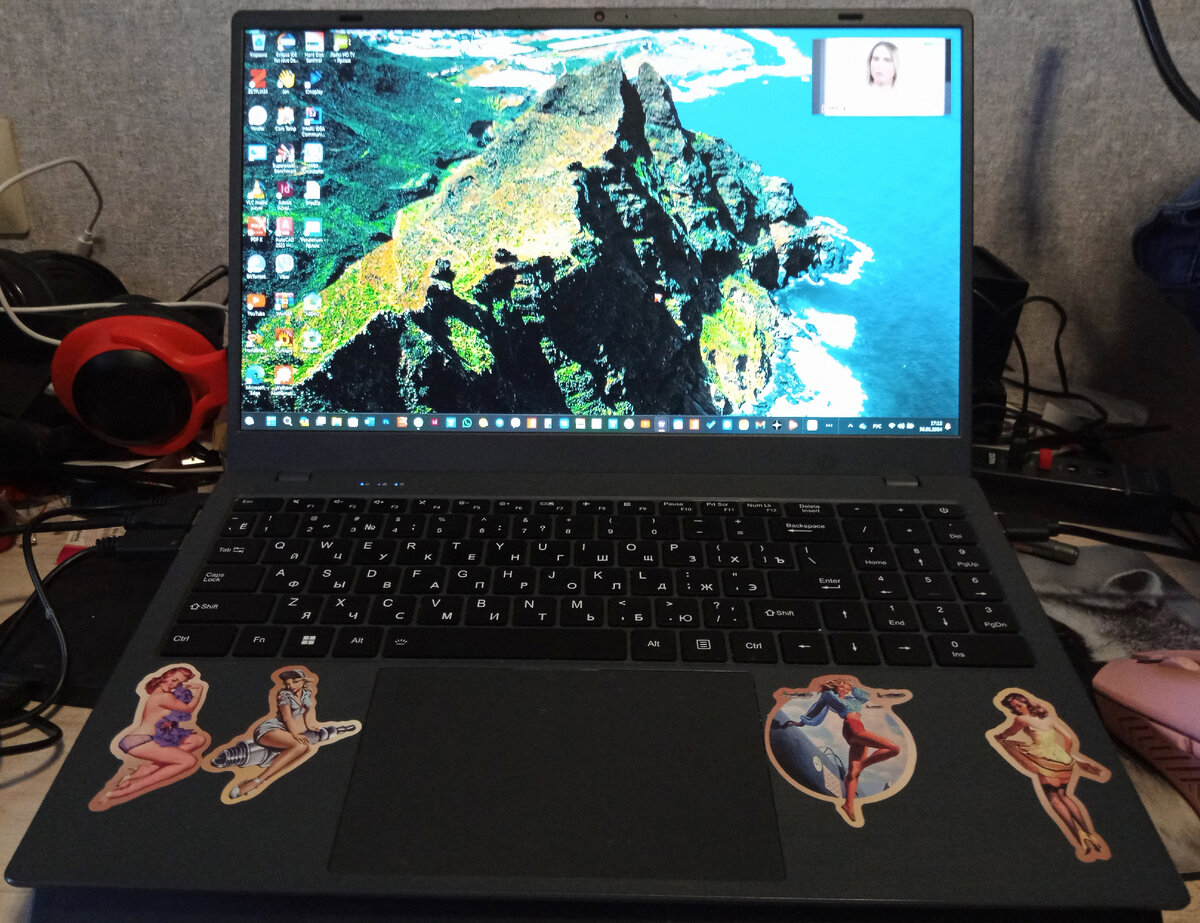 Ноутбук AZERTY az-1526. Фото моё.