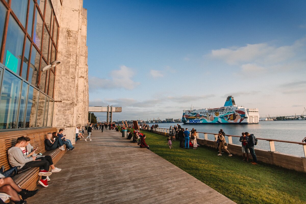 Песочная набережная санкт-петербург фото. Львы на адмиралтейской набережной у дворцового моста. 5 набережных санкт петербурга. Фонтанка у летнего сада. Грифон у академии художеств в санкт-петербурге.