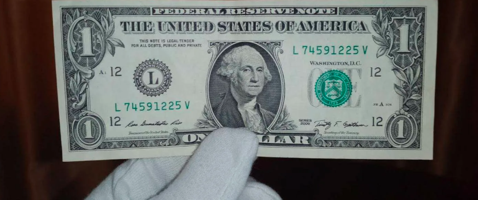 один доллар