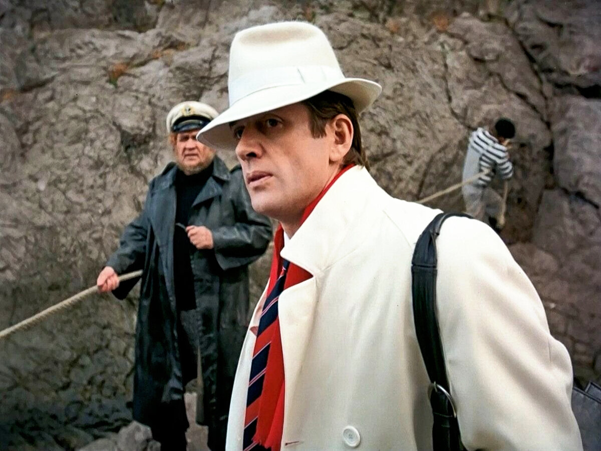 А. Абдулов и кадр из фильма "10 негритят".  Фото из открытого источника