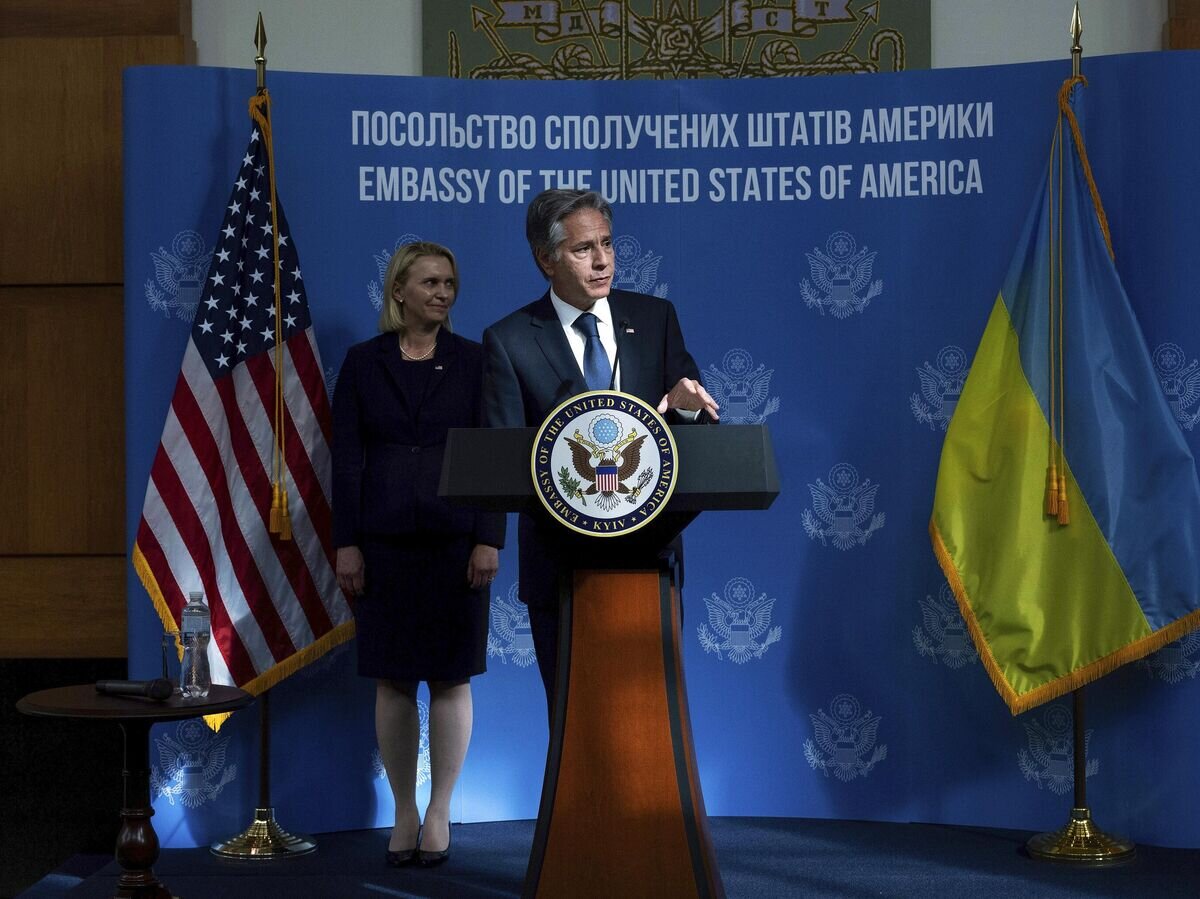    Госсекретарь США Энтони Блинкен во время визита в Киев© AP Photo / Brendan Smialowski