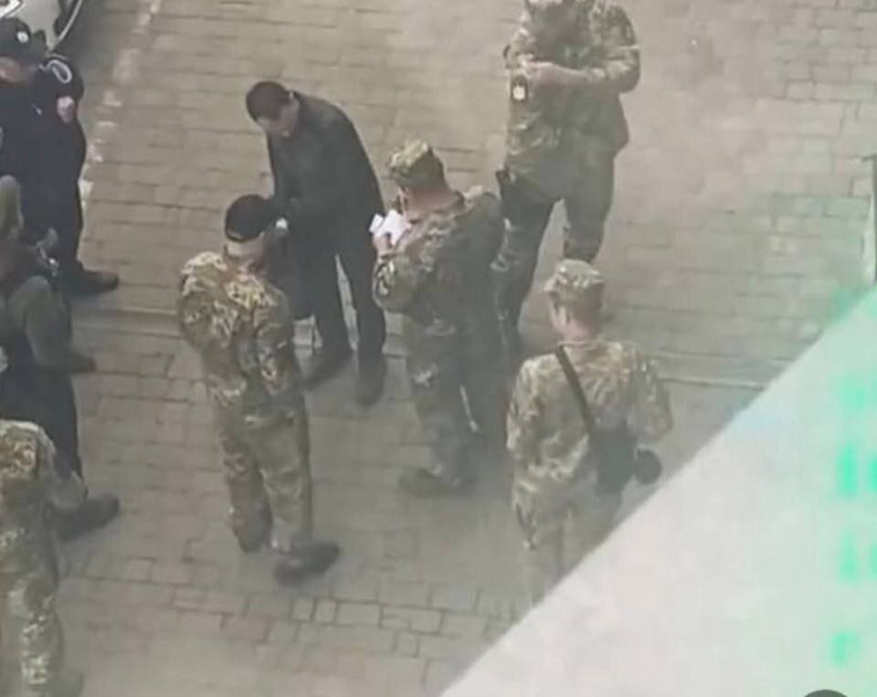 30 дней ночи: кровавые следы сериал. Фарс убийц. Фильм 13 убийц ,япония самураи. Джокер 2019 хоакин феникс. Фарс убийц.