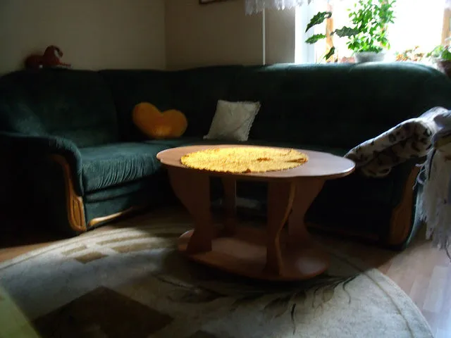 Уютный домик для семьи. Уютная женщина. Семья в загородном доме. Дом уют жить. Красивые уютные места.