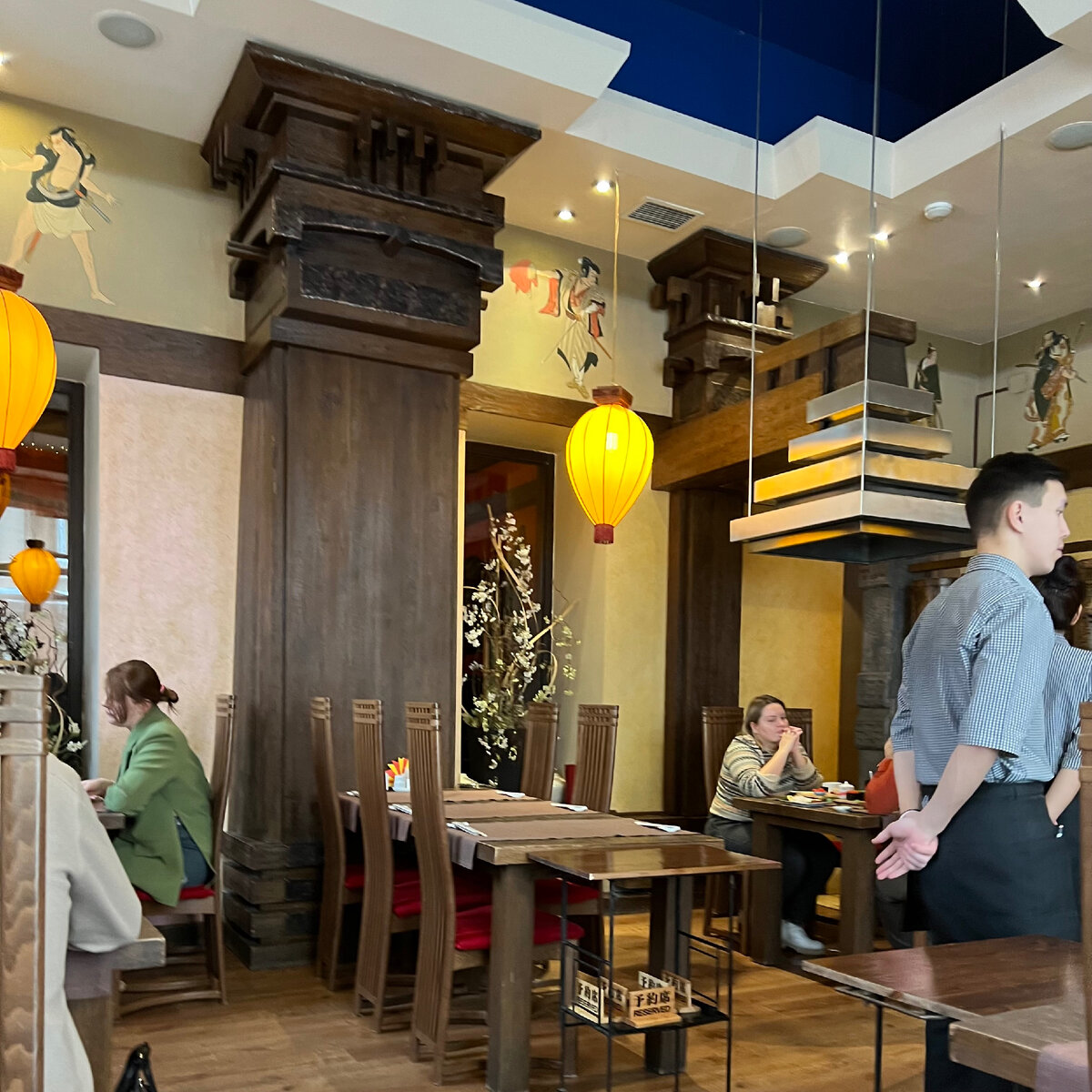 Трактир интерьер. Трактир таверна интерьер. Трактир интерьер. Трактир интерьер. Кабак трактир 1812.