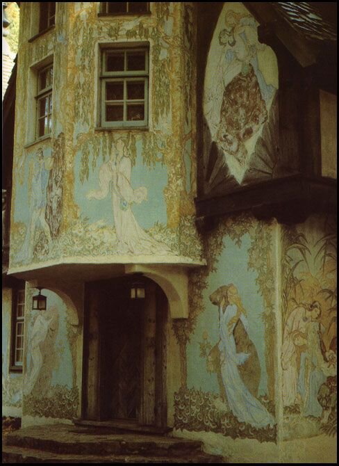 Они любят дом. Семья в загородном доме. Парень с девушкой у камина. Они любят дом. Красивые загородные дома.