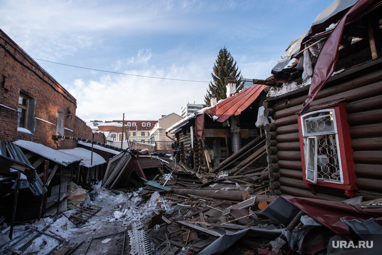 аэропорт хабаровск новый и старый. в спб снесут исторические здания. в москве сносят исторические здания. здание манежа финляндского полка спб. разрушенные исторические здания.