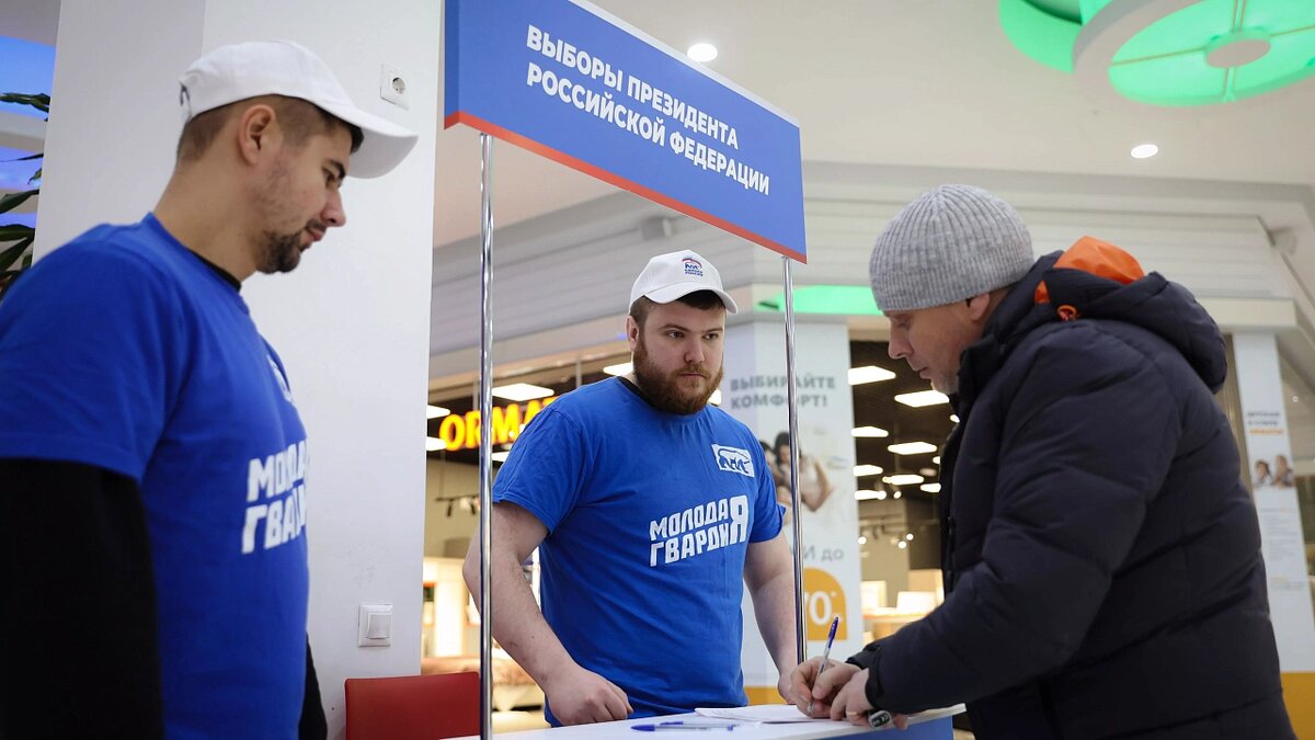    Более 3,5 млн подписей оставили россияне в поддержку самовыдвижения Путина. Фото: er.ru