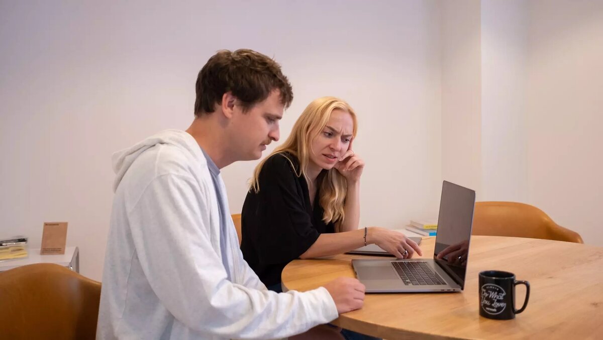     Активисты Ростова решили выступить с предложением о закупке 50 троллейбусов с УАХ вместо 35 электробусов. Для этого они обратились к сайту «Активный ростовчанин». Однако там их инициатива была отклонена. Об этом сообщил RostovGazeta урбанист Артемий Зайцев.