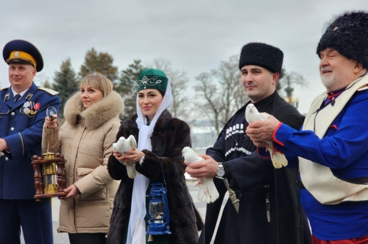    Волгоградцы поделились частицами семейного очага с другими регионами страны