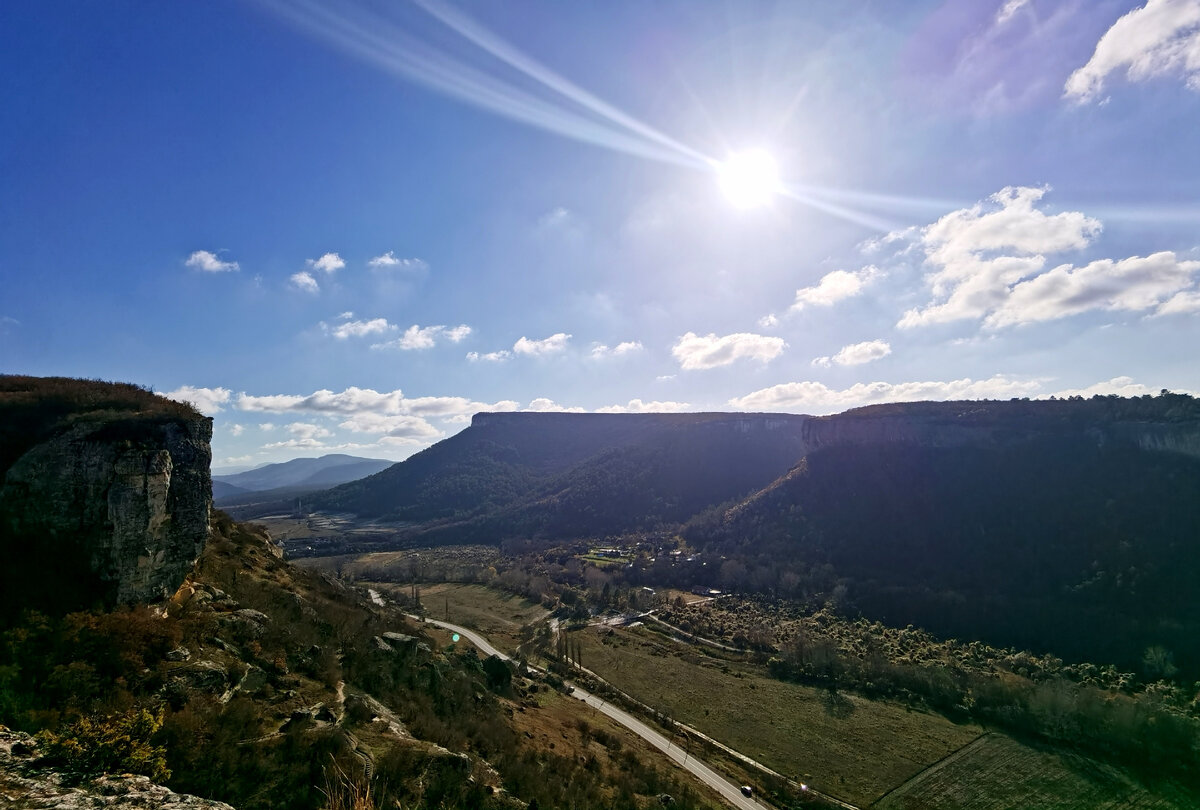 Дыроватый камень чусовая. Дагестан гуниб гора маяк. Горы кавказа дыхтау. Кавказ ультра трейл. Природный парк ергаки, саяны.