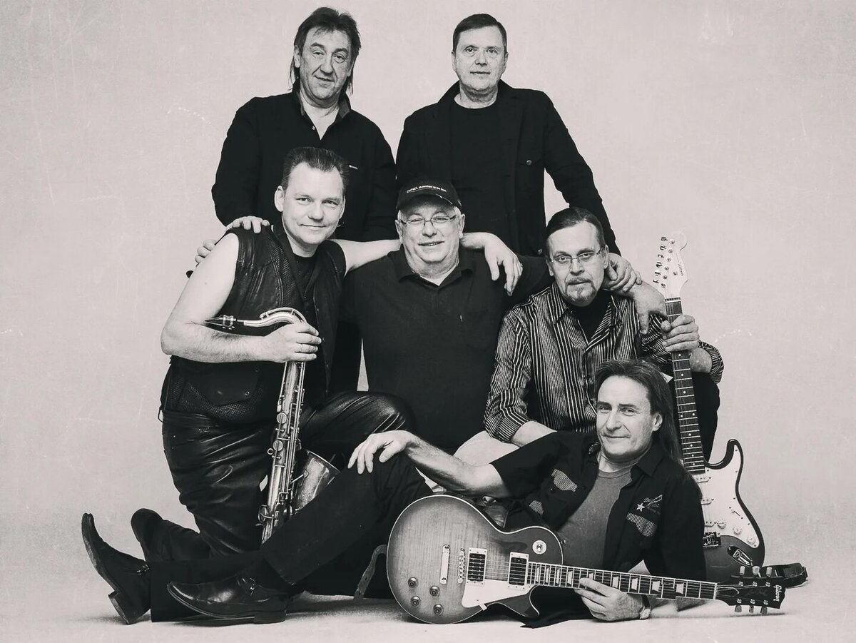 рок группа мотли крю. Rock band blitz. Rock band 4. хеви-металл-рок-группа. рок музыканты.