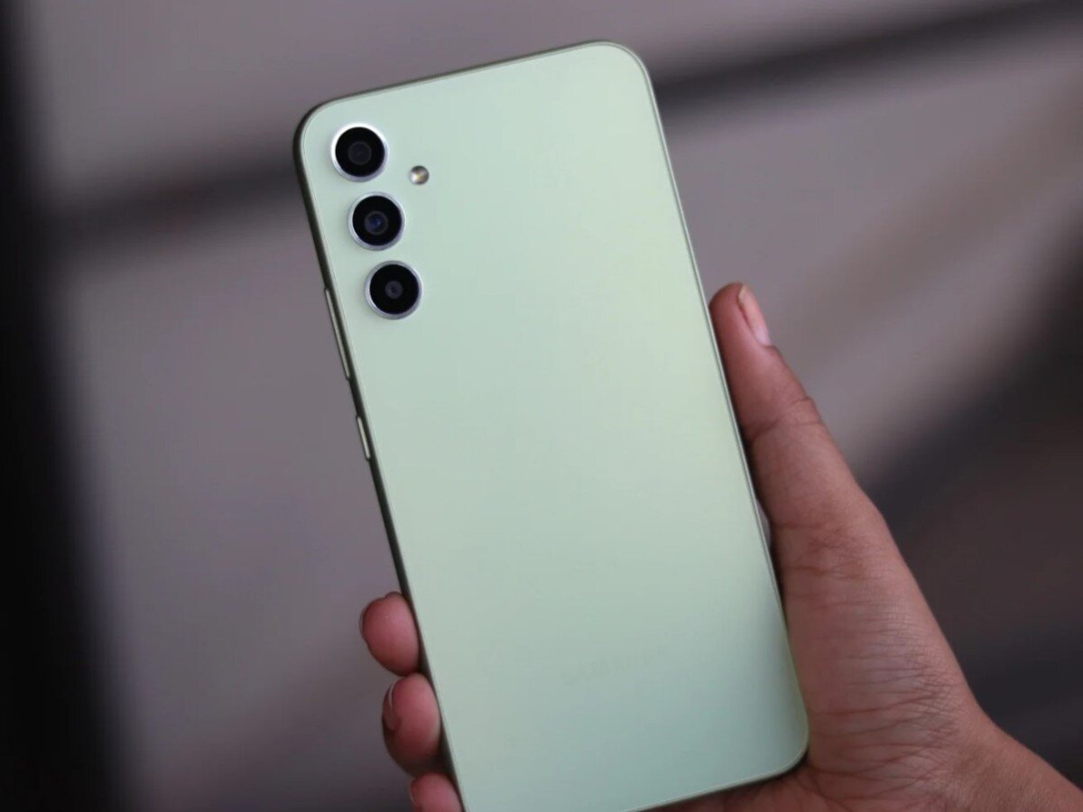    Samsung готовит к выходу два доступных смартфона. Что о них известно?