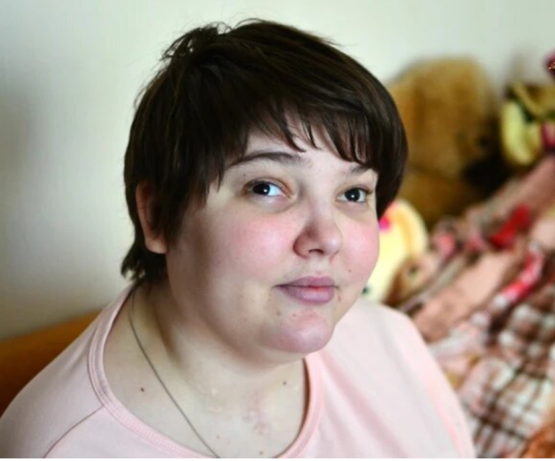 Бедная семья. Грустный бездомный. Субъективная бедность. Бедно живем с мужем. Современный быт.