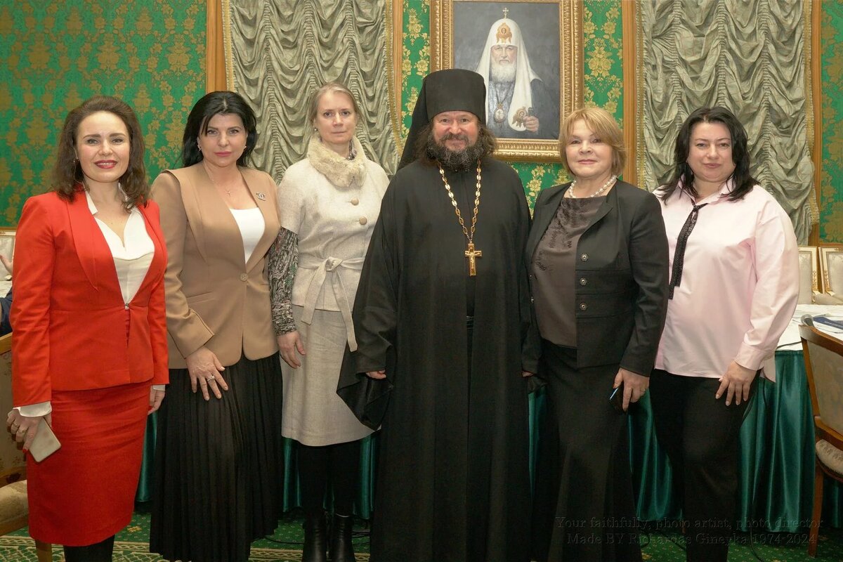 Строитель средневековья. Памятник строителям храма. Церковь святого апостола андрея первозванного в люблино, москва. Притча о строительстве. Памятник строителям храма.