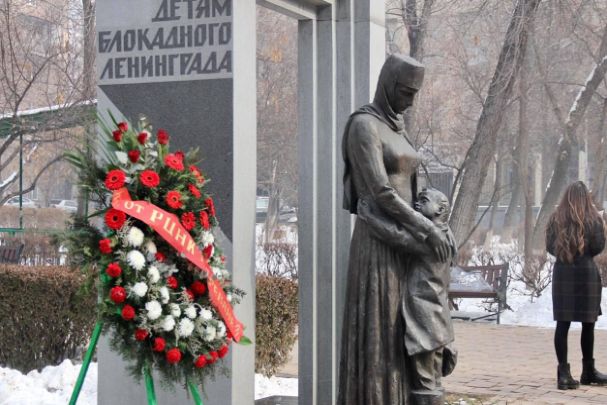 культурная жизнь в блокадном ленинграде театры. ученые блокадного ленинграда. известные деятели культуры блокадного ленинграда. культурная жизнь в блокаду. культурная жизнь в осаждённом ленинграде.