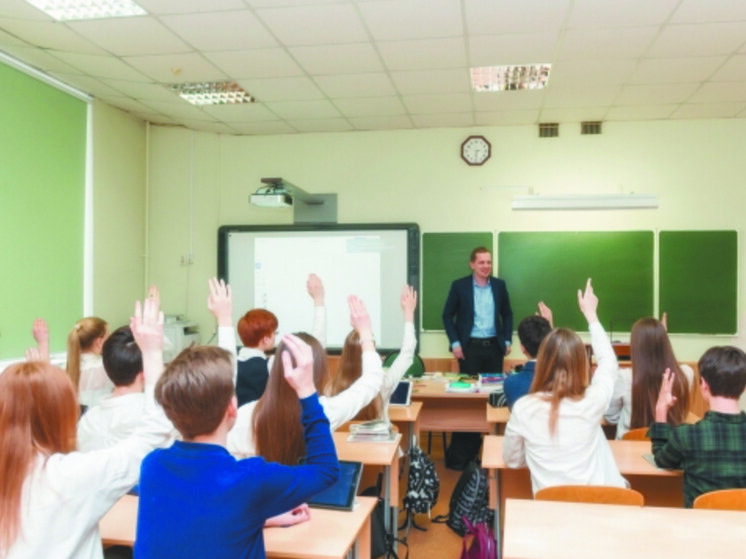 Футболка самый лучший учитель. Самый лучший учитель. Футболка для учителя с надписью. Знатный учитель. Кружки для учителей с надписями.