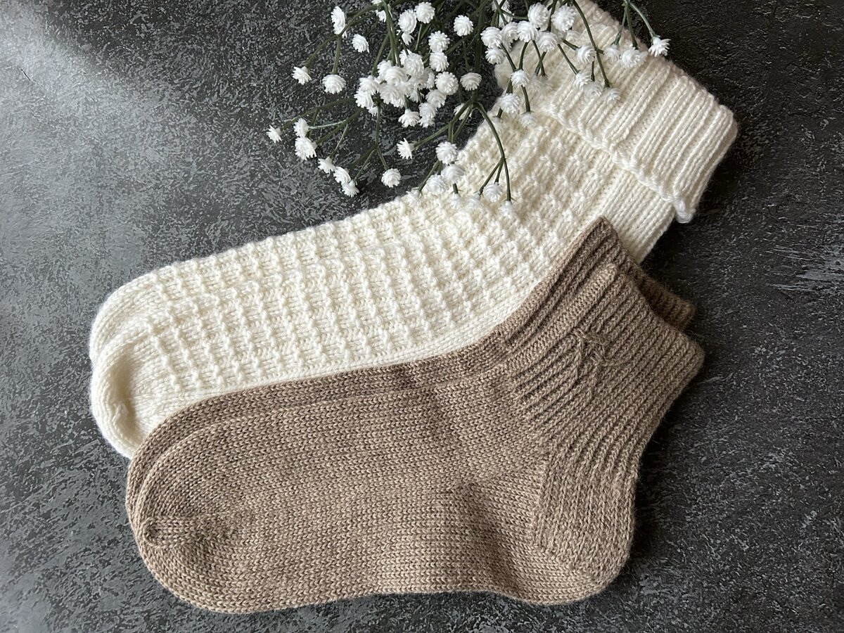 белые "Сплюшки" из Вултайм, бежевые из Вязь