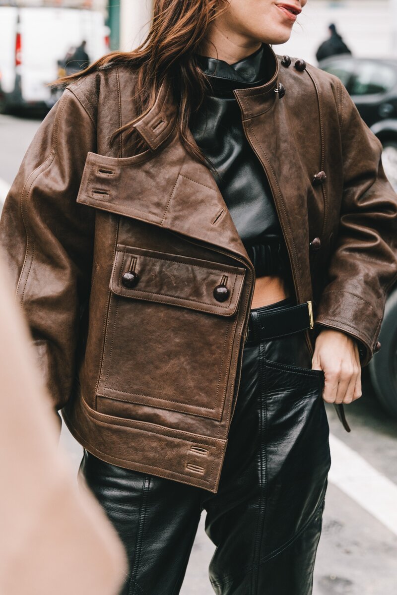 Куртка косуха. Стильные кожаные куртки. Удлиненная косуха женская. Косуха 2022. Косуха женская.