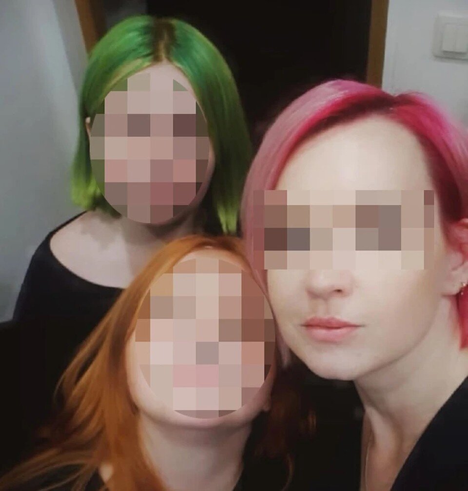 Почему девочки глупые. Тупая баба. Статус про тупость женщин. Приколы про тупых женщин. Глупая баба.