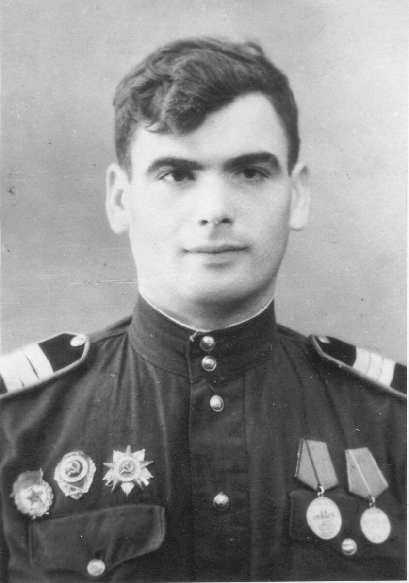 Автор рассказа: сержант Шишкин Григорий Алексеевич — командир миномета 3-й батареи, комсорг 1-го дивизиона 618-го минометного Рижского ордена Красной Звезды полка РГК.  В послевоенное время — журналист.