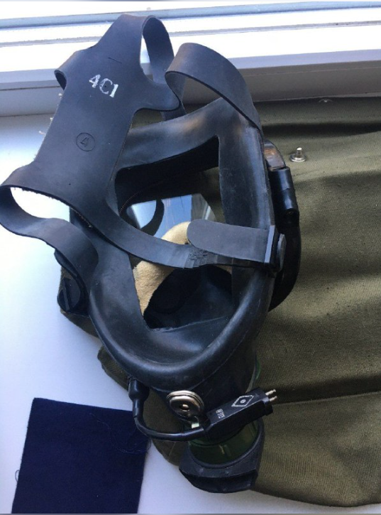 Панорамная маска (вид с внутренней части) с подключаемым микрофонным усилителем