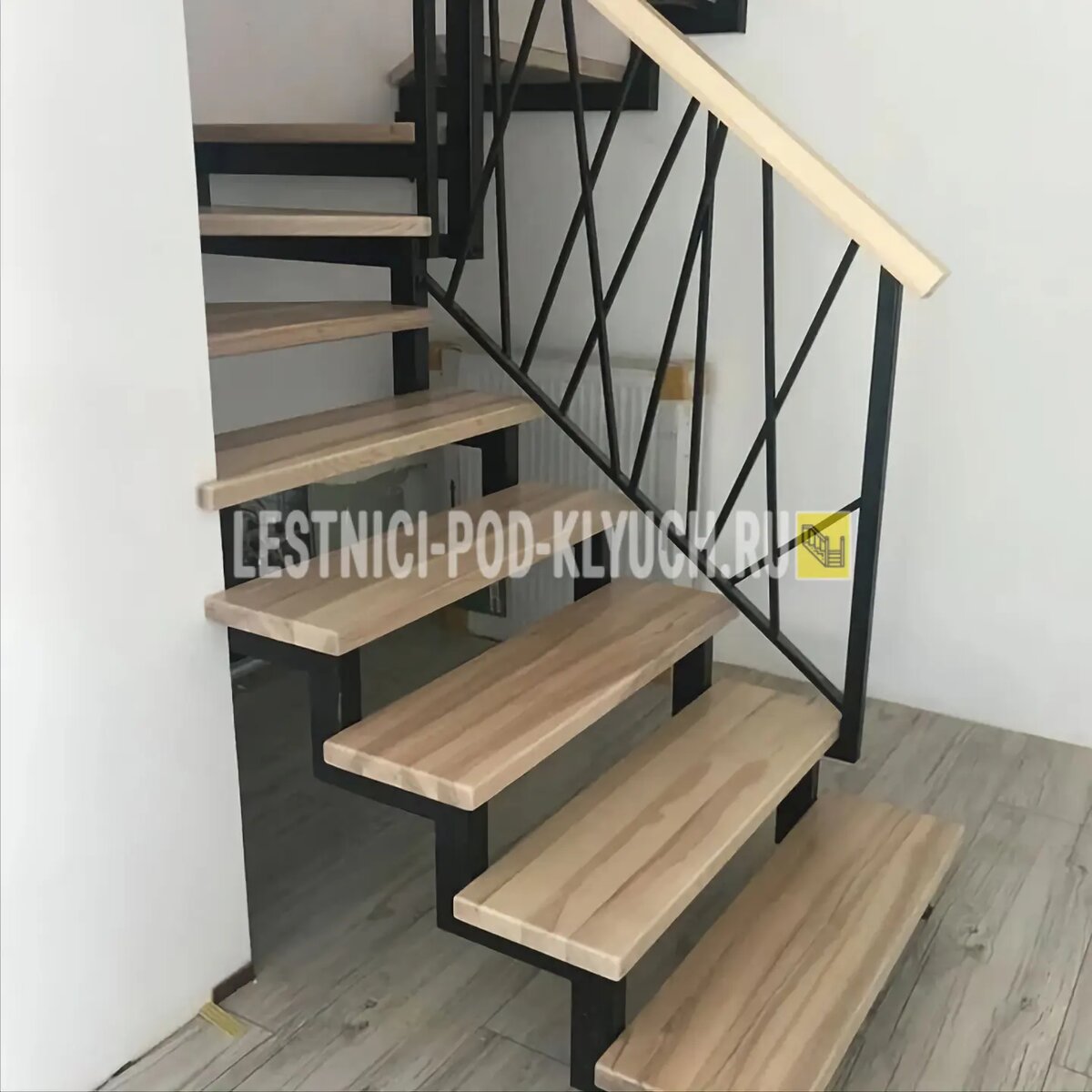 Принимаем звонки: пн-вс с 8:00 до 21:00 (+7 499 490-72-90). Электронная почта: info@lestnici-pod-klyuch.ru