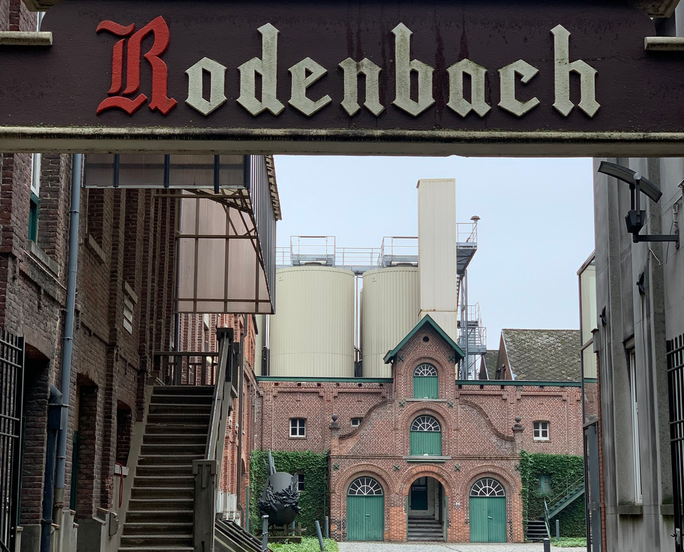 Пару лет назад Brouwerij Rodenbach отметила свое 200-летие. Александр, Фердинанд Грегор, Педро и Амалия Роденбах основали пивоварню в Руселаре в 1821 году.-2