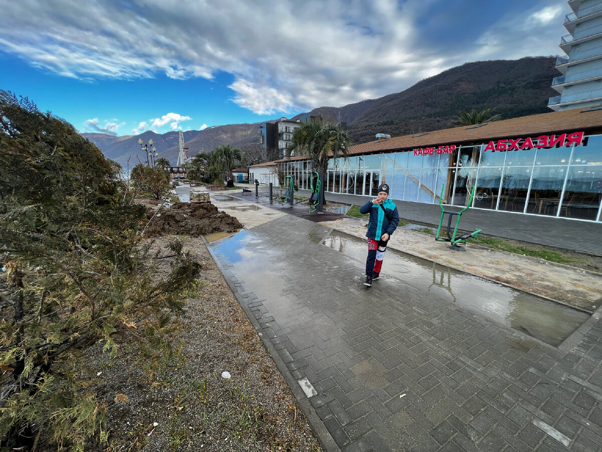 Черно белый человек. Проходите мимо картинки. Наше счастье!. Иногда люди. Мимо узнать.